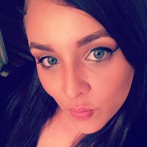 Meet your Posher, Yesenia